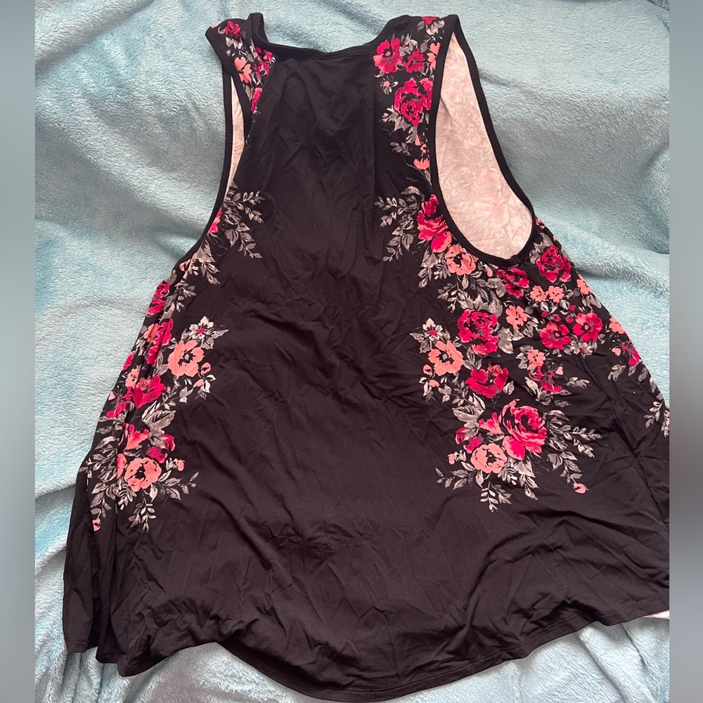 Black floral tank - Picture 5 of 7